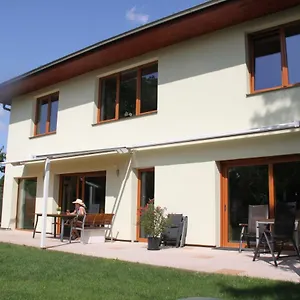 Apartmán Lovely Apartment, Garden, Parking, Wifi, Netflix, Praha
