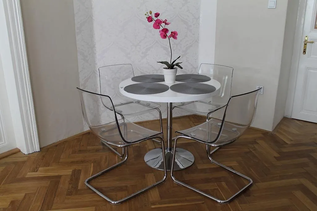Royal Prague Apartment Celakovskeho Sady 0*,  Repubblica Ceca